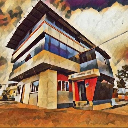 Strawberry Vacations Villa Panchgani Exterior photo